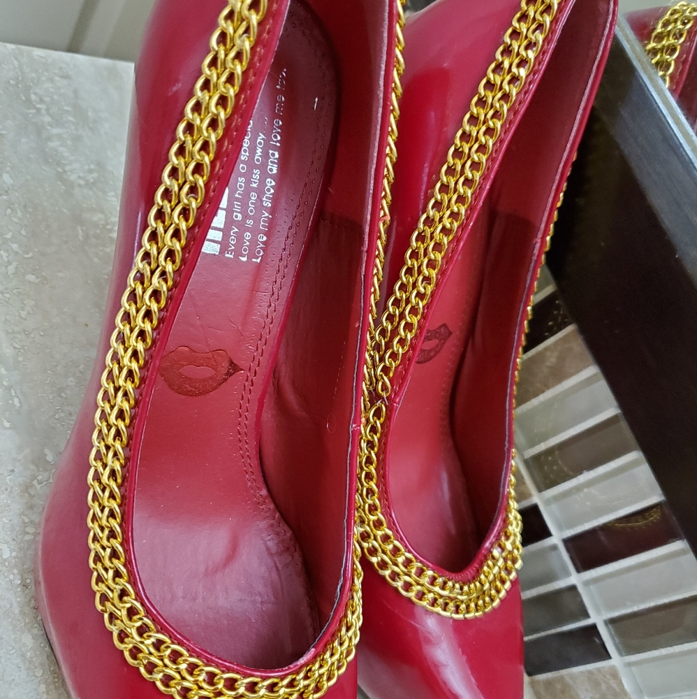Shoes - Picture 3 of 4